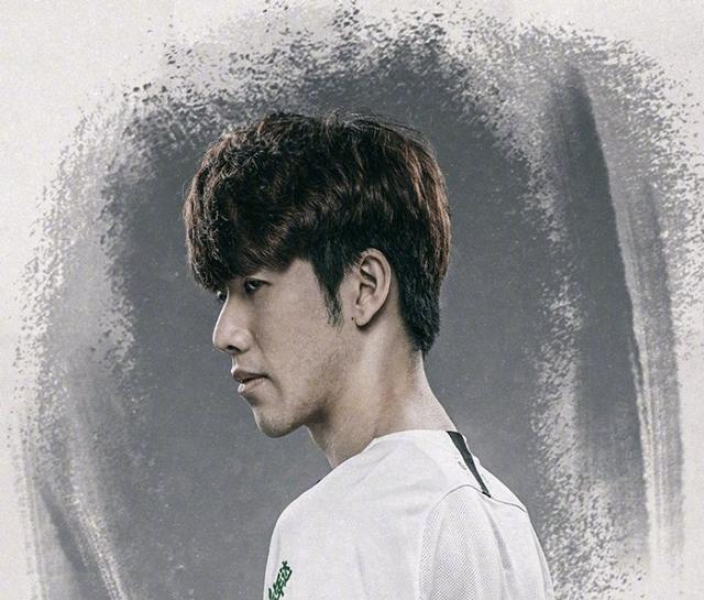 一人拉线一 一人拉线一