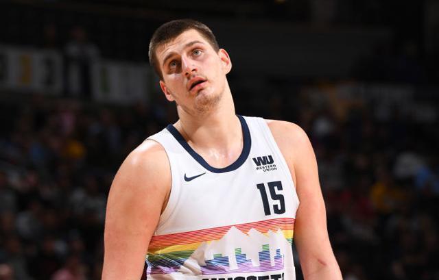 明手摆出两 明手摆出两